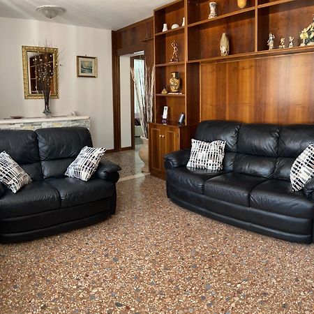 Ca' Delfina Holiday Home เวนิส ภายนอก รูปภาพ