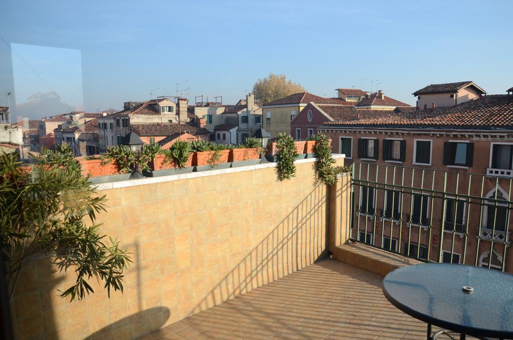 Ca' Delfina Holiday Home เวนิส ภายนอก รูปภาพ
