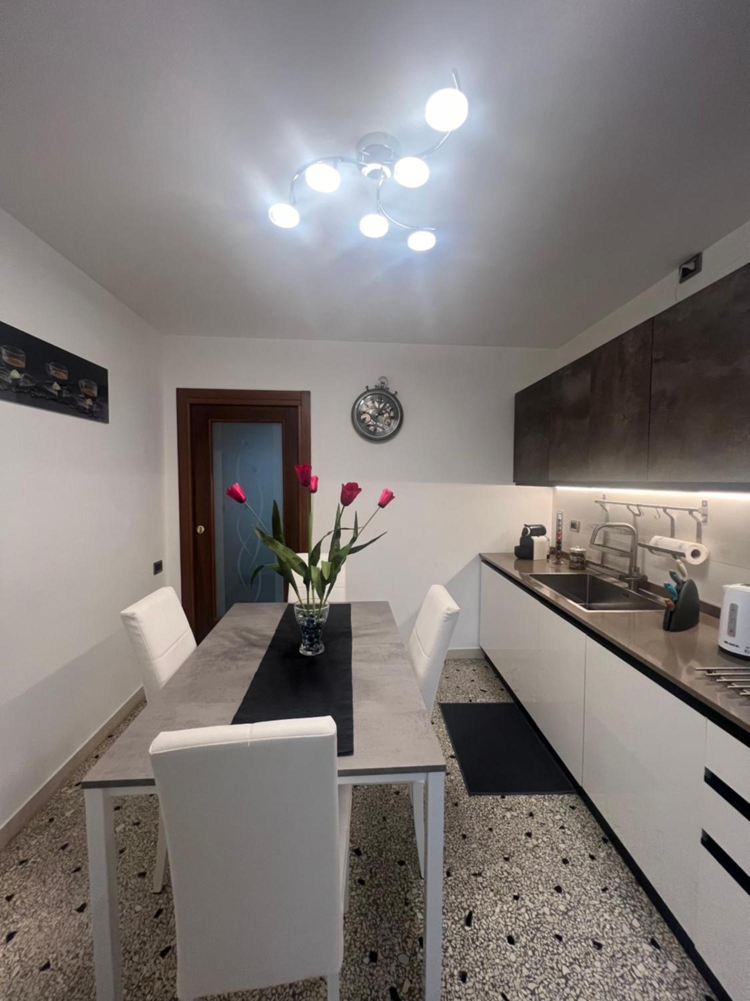 Ca' Delfina Holiday Home เวนิส ภายนอก รูปภาพ