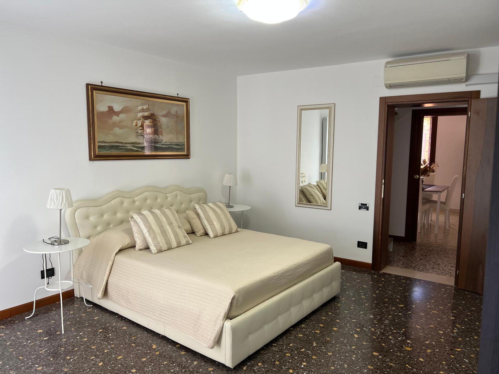 Ca' Delfina Holiday Home เวนิส ภายนอก รูปภาพ