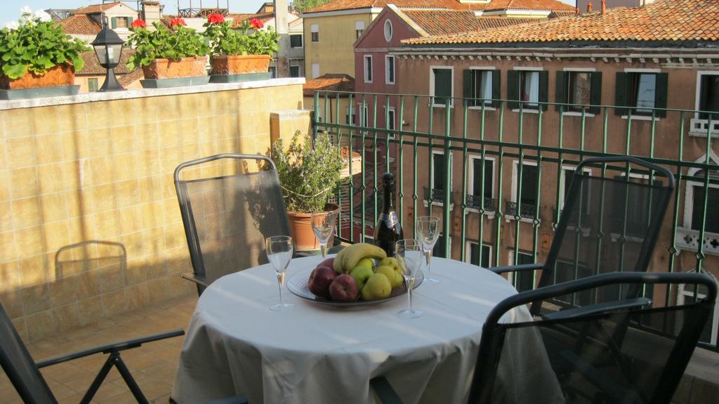 Ca' Delfina Holiday Home เวนิส ภายนอก รูปภาพ