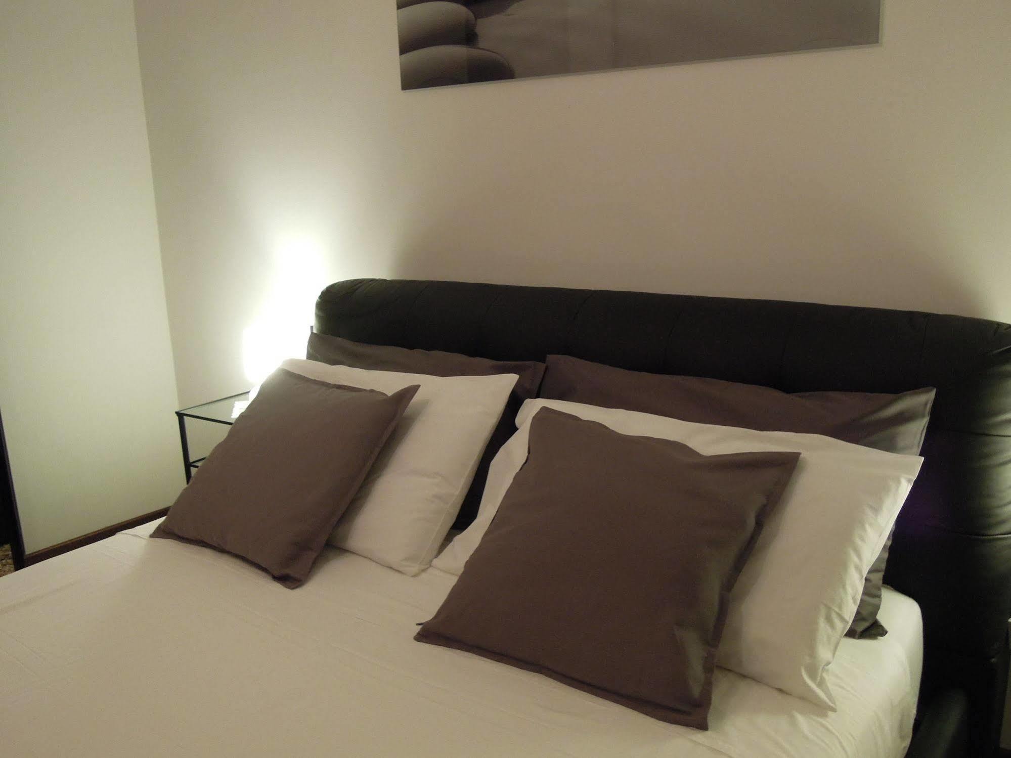 Ca' Delfina Holiday Home เวนิส ภายนอก รูปภาพ
