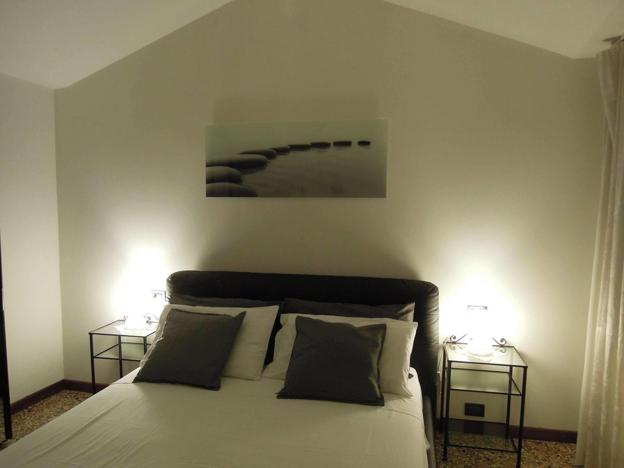 Ca' Delfina Holiday Home เวนิส ภายนอก รูปภาพ