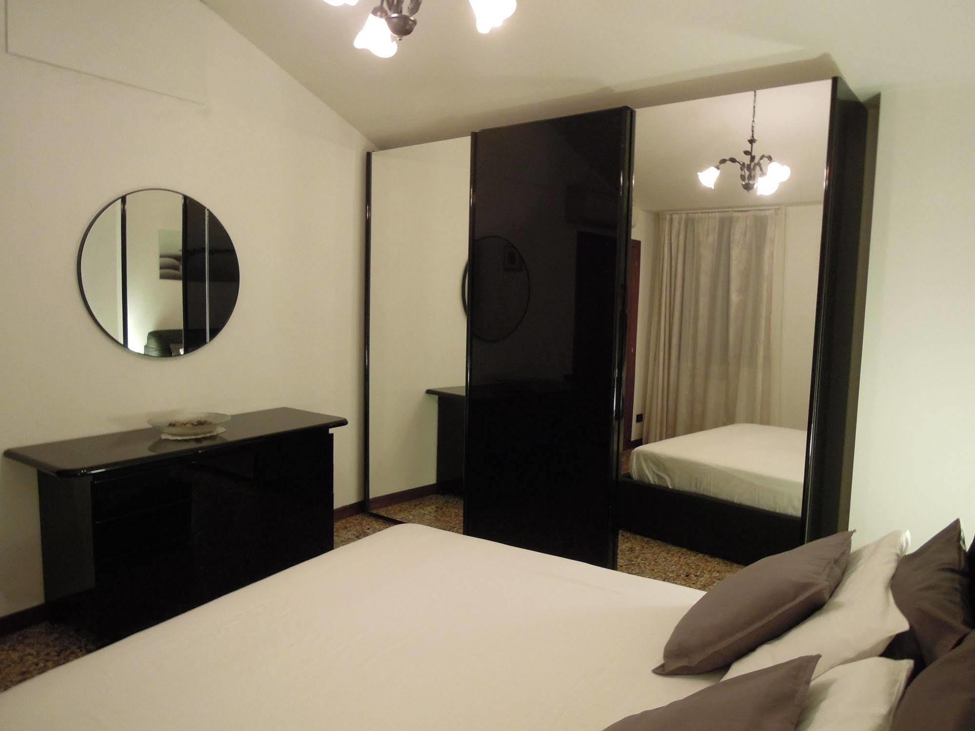 Ca' Delfina Holiday Home เวนิส ภายนอก รูปภาพ