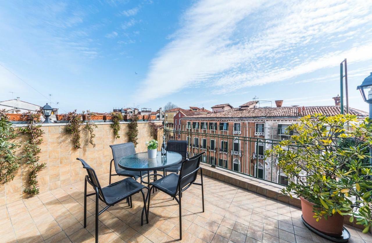 Ca' Delfina Holiday Home เวนิส ภายนอก รูปภาพ