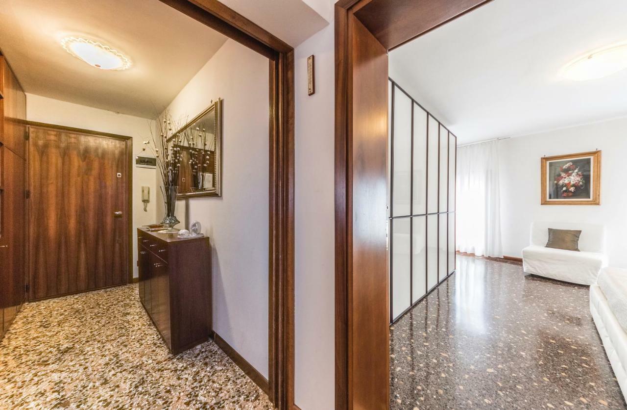 Ca' Delfina Holiday Home เวนิส ภายนอก รูปภาพ