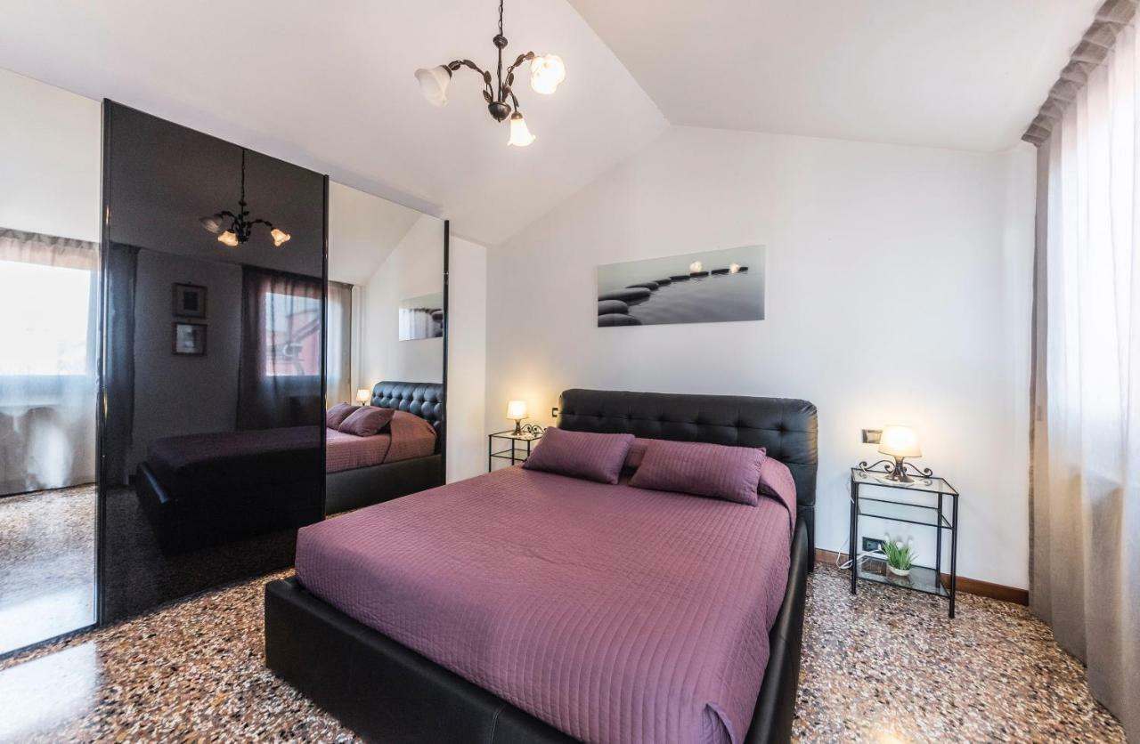 Ca' Delfina Holiday Home เวนิส ภายนอก รูปภาพ